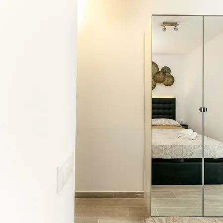 Empuria D-luxe *